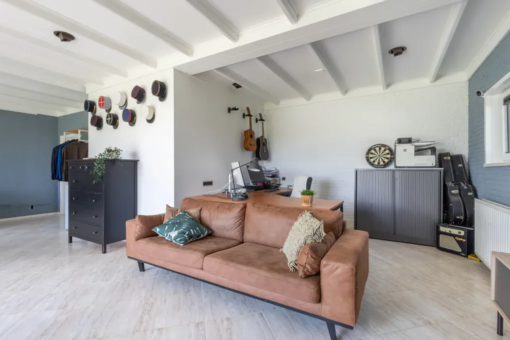 Elutuba - Spacious Detached House with River View in Westdorpe