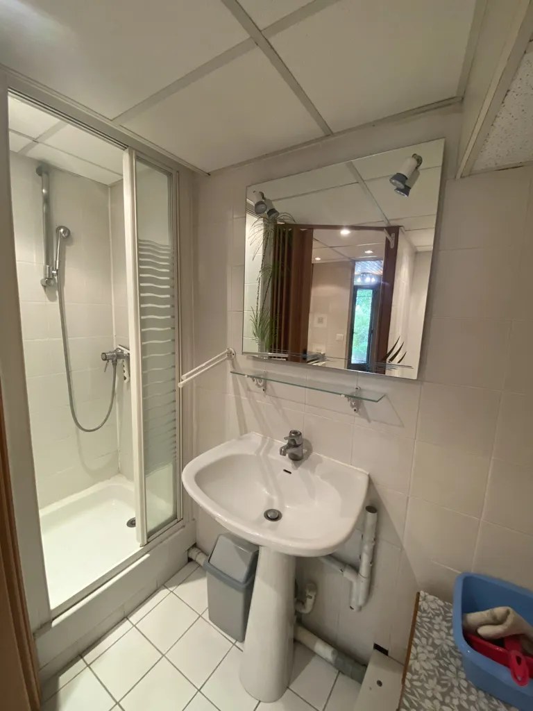 Salles de bain - Studio Meublé à Proximité du RER à Palaiseau