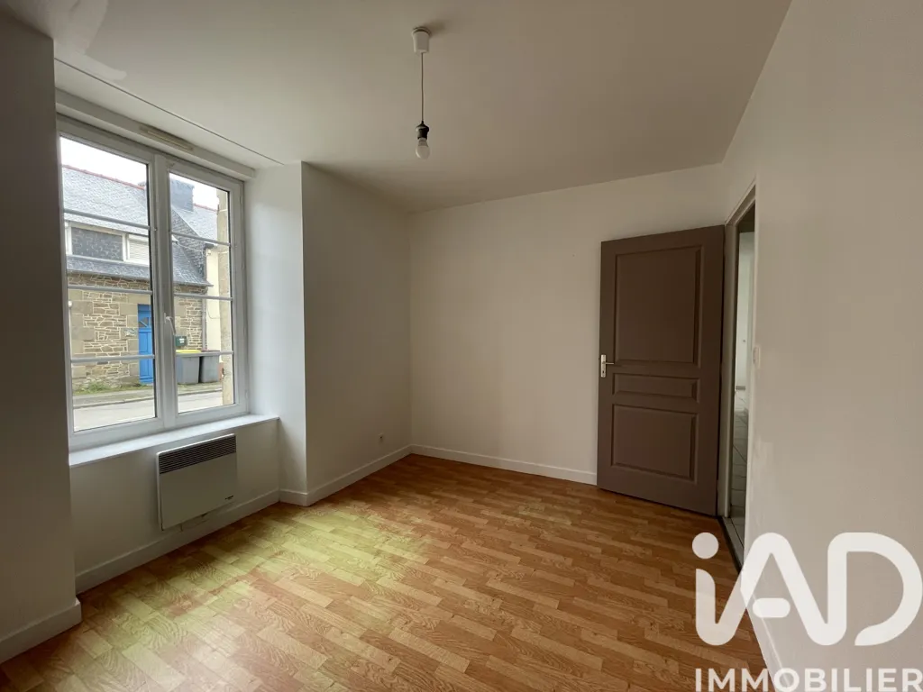 Rooms - Spacious Flat with Parking in La Roche-Derrien