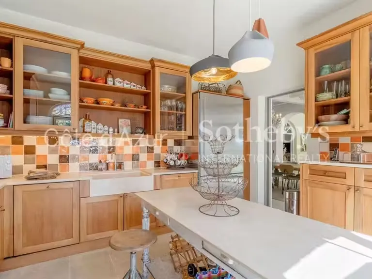 Köök - Villa with Sea View on 1 Hectare in Ramatuelle