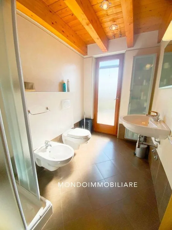 Salles de bain - 2-Bedroom Lakefront Flat in Sirmione