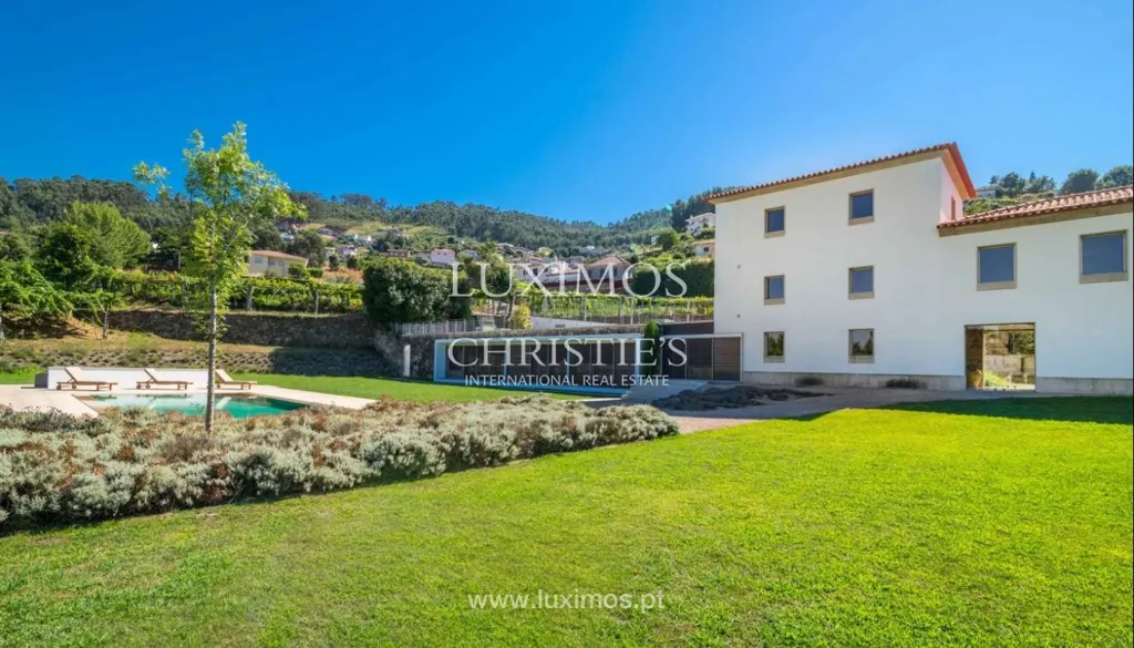 Välivaade - Secular Solar with Historic Features in Santo Tirso