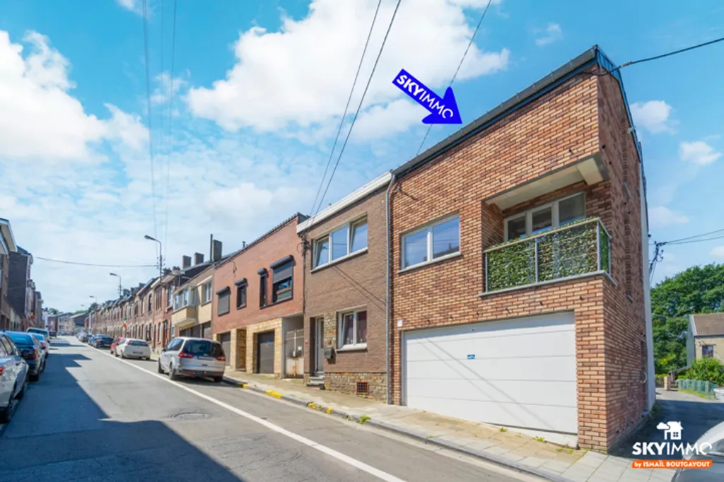 Extérieur - Maison Neuve avec Balcon et Garage à Serain