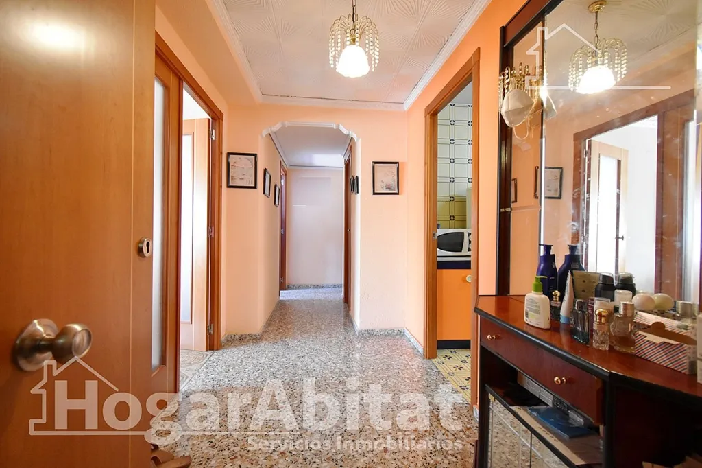 Esik - Spacious Flat with Balcony in Oliva