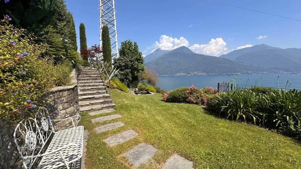 Aed - Rustic Lake View Apartment in Musso
