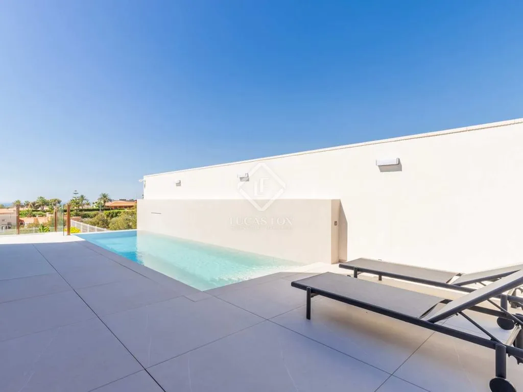 Pool - Luxury Villa with Sea View in La Nucía