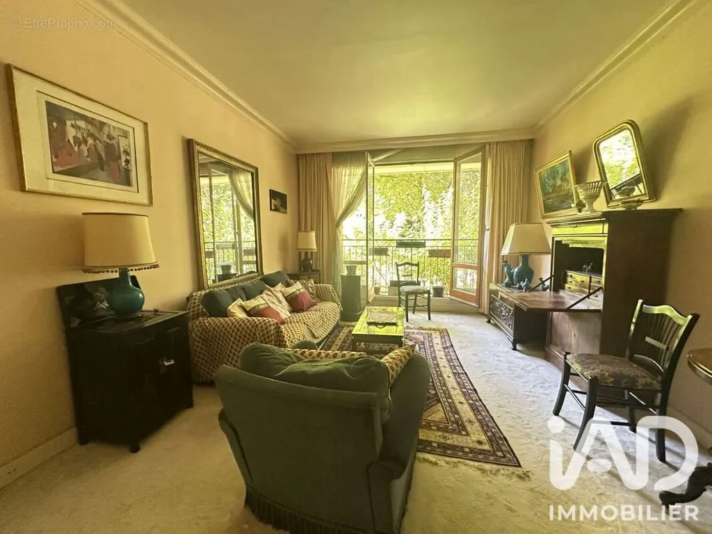 Séjour - Appartement Familial avec Parking à Antony Centre