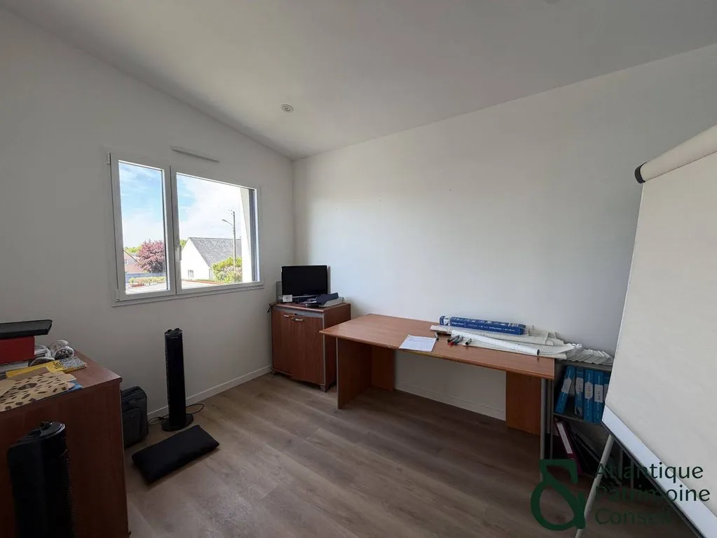 Kabinet - Office Conversion with Garden in Orvault