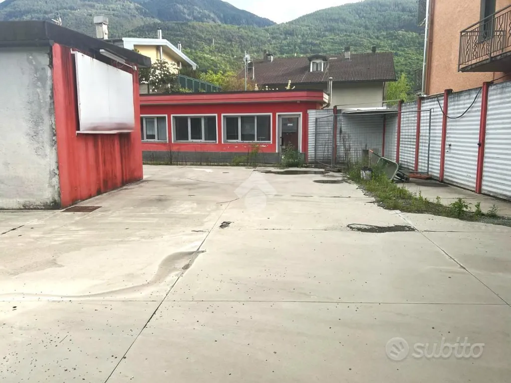 2-room commercial property in IT
