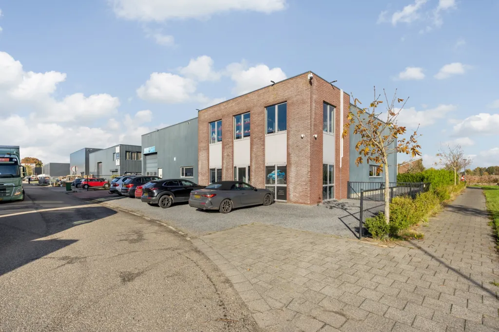 Välivaade - Detached House with Business Hall in Breda