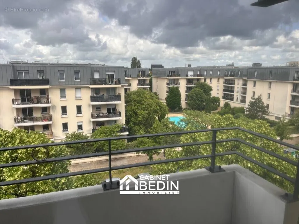 Rõdu - T2 with Balcony and Parking in Bordeaux