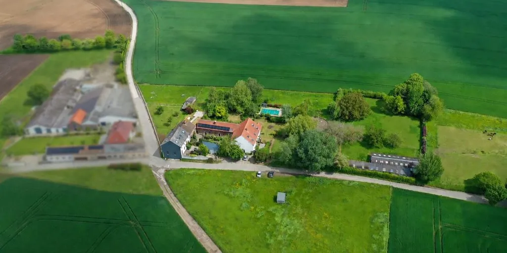 Vista aerea - Complex with Pool in Opprebais