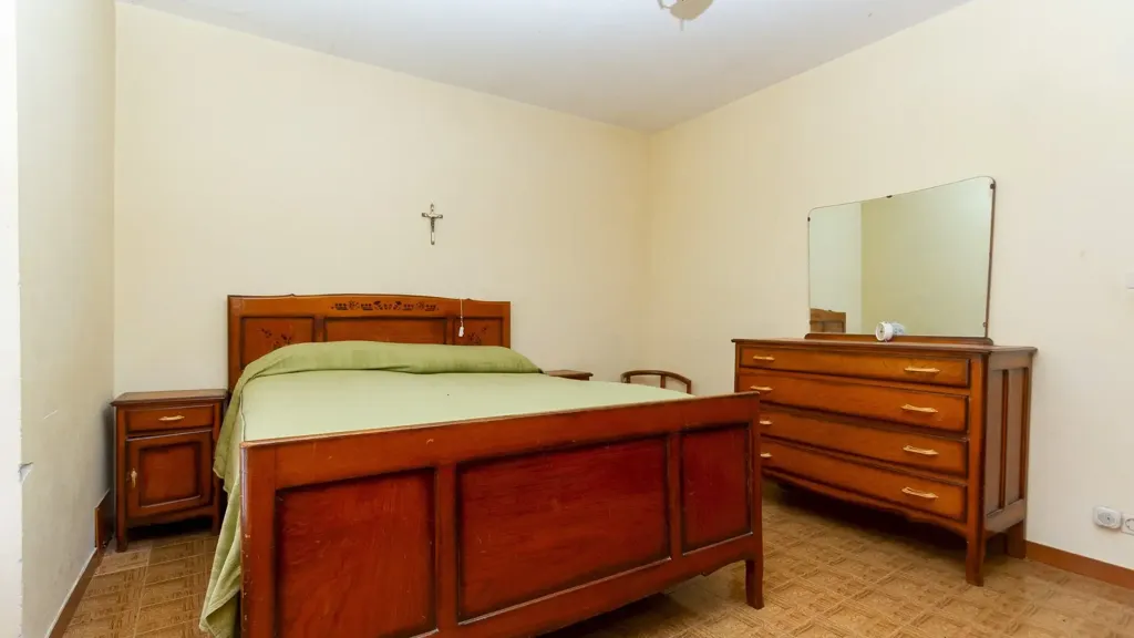 Chambres - Detached House with Three Garages in Frassino