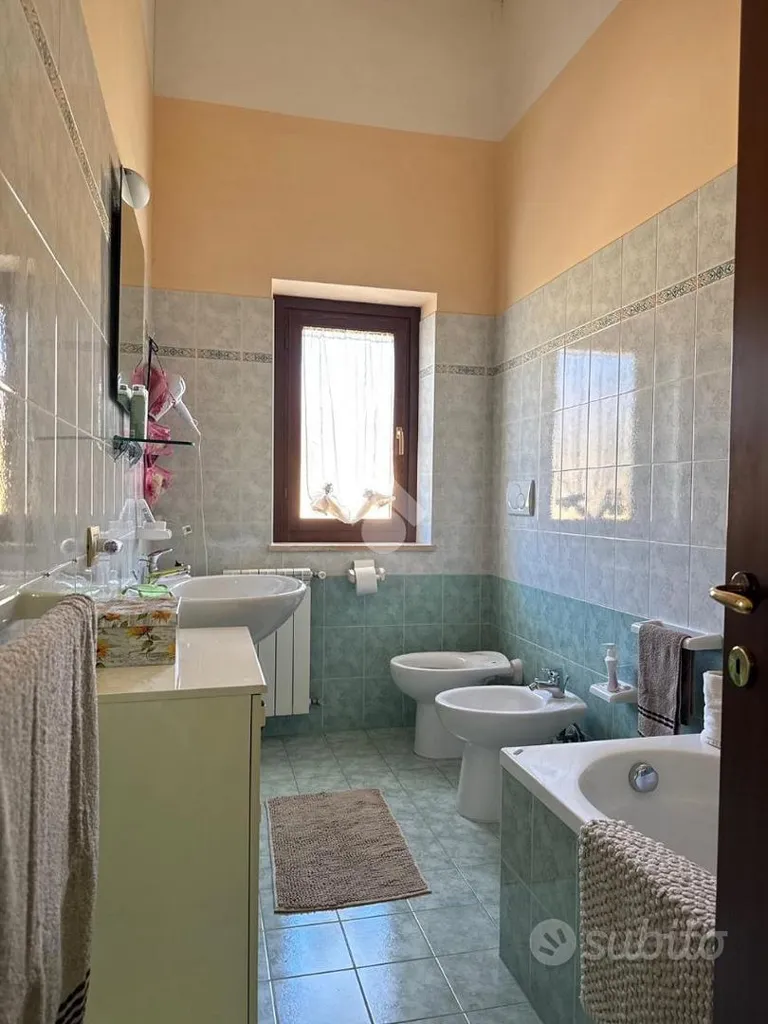 Bagni - Triplex with Garden in Pozzilli