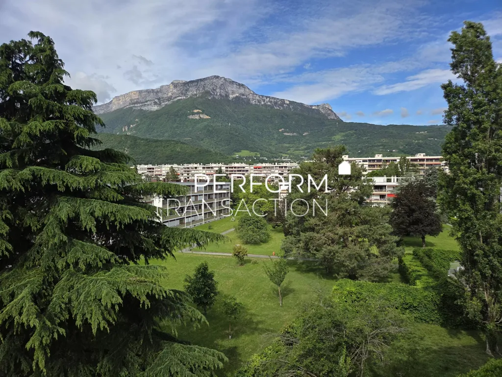 Duplex Apartment with Balcony in Échirolles