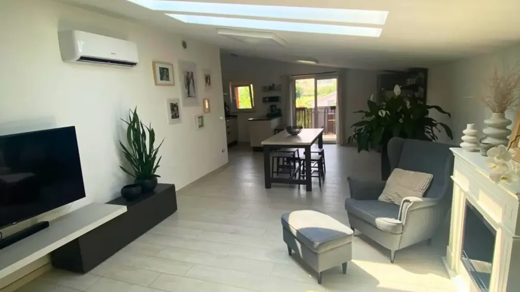 Elutuba - Modern Apartment with Balcony in Sant'Eusanio Del Sangro