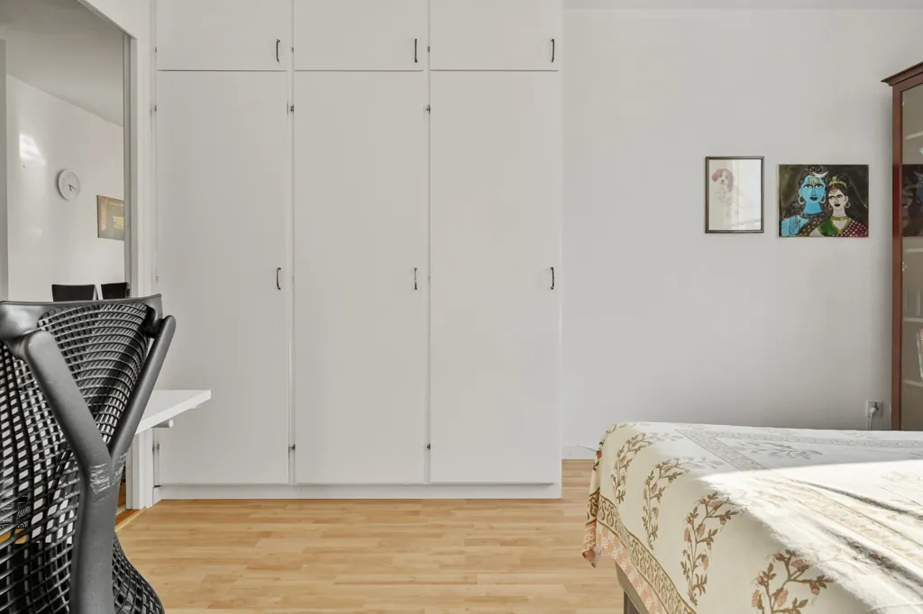 Magamistoad - Apartment with West-Facing Balcony in Central Location
