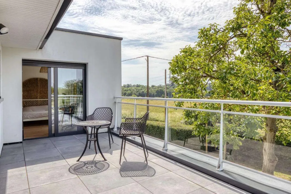 Balcon - Maison Familiale avec Jardin et Terrasse à Caumont