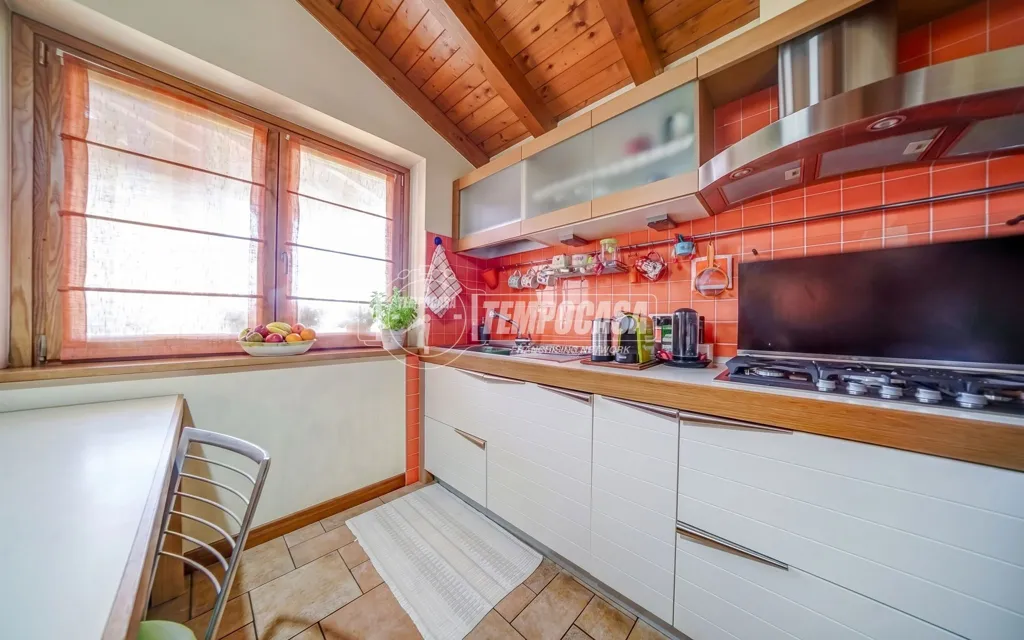 Cuisine - Bifamiliar Villa with Garden in Somma Lombardo