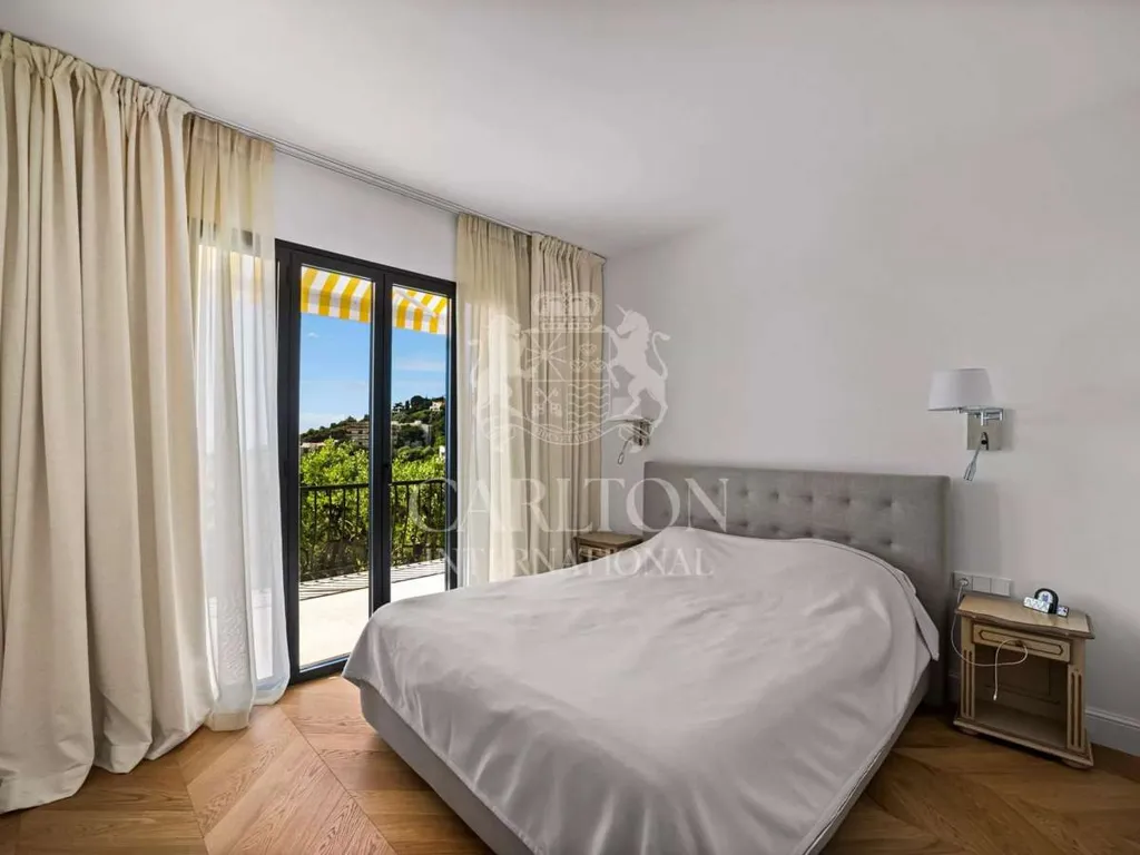 Bedrooms - Luxury Villa with Sea View in Roquebrune-Cap-Martin