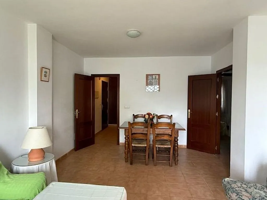Söögituba - Ground Floor Flat with Garden View in Facinas