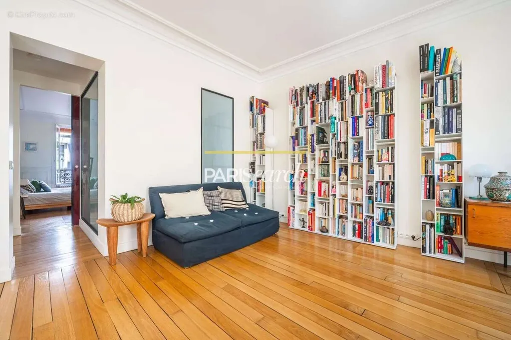 Living Room - Apartment with Balcony in Historic Marais
