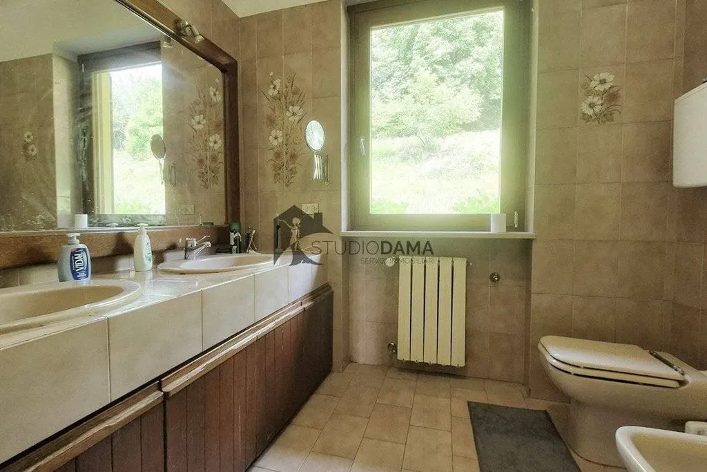Bagni - Villa with Extensive Land in Collebeato