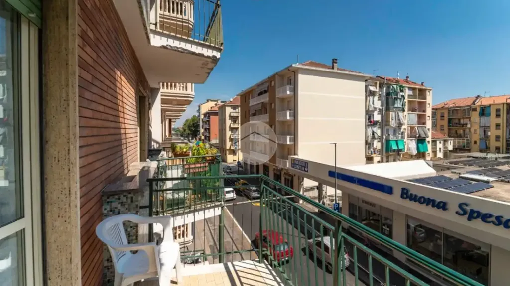 Rõdu - Rustic-Style Flat with Balcony in Torino