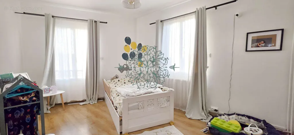 6-toaline maja asukohas Andeville