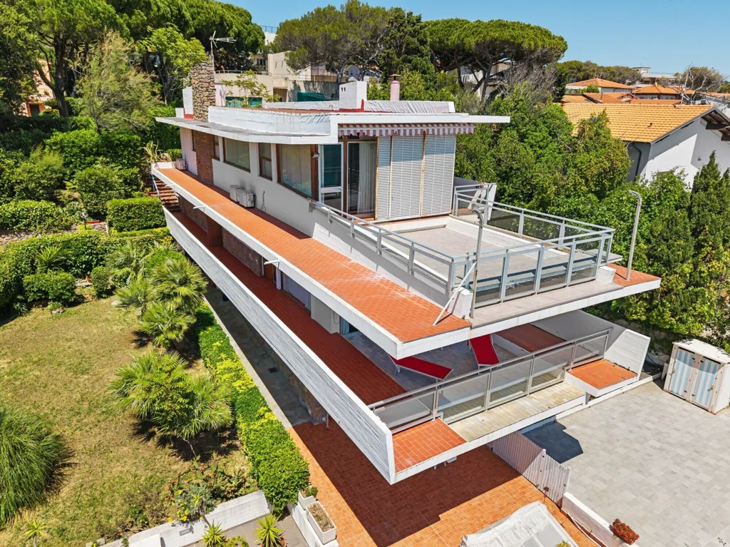 Vista aerea - Villa fronte mare con terrazze a Castiglioncello