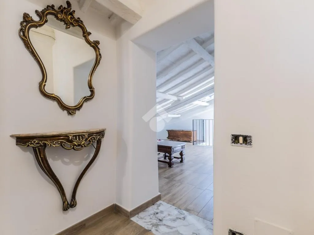 Esik - Rustic Attico with Balcony in Capranica