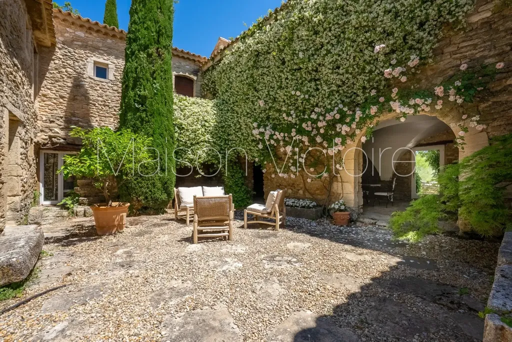Jardin - Ferme en pierre avec dépendances près de Gordes