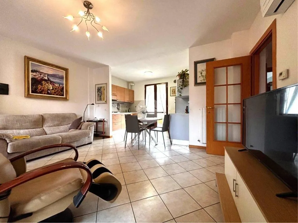 Elutuba - 3-Bedroom Apartment with Balcony in Fano