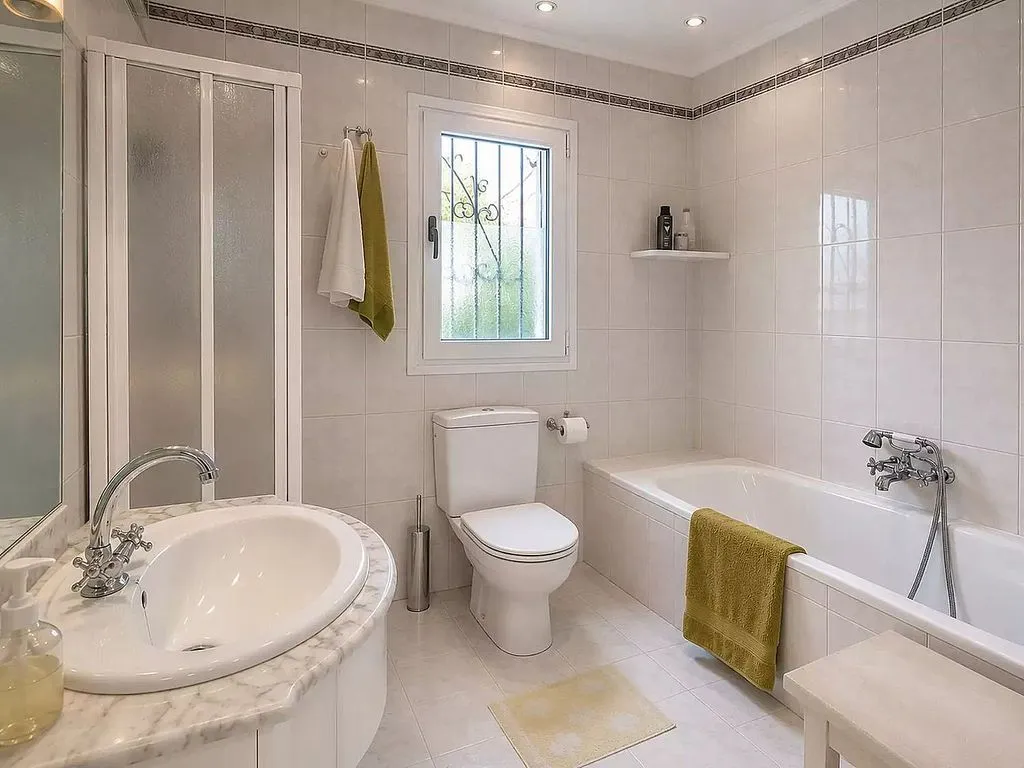 Salles de bain - Chalet with Terrace and Garage in Empuriabrava