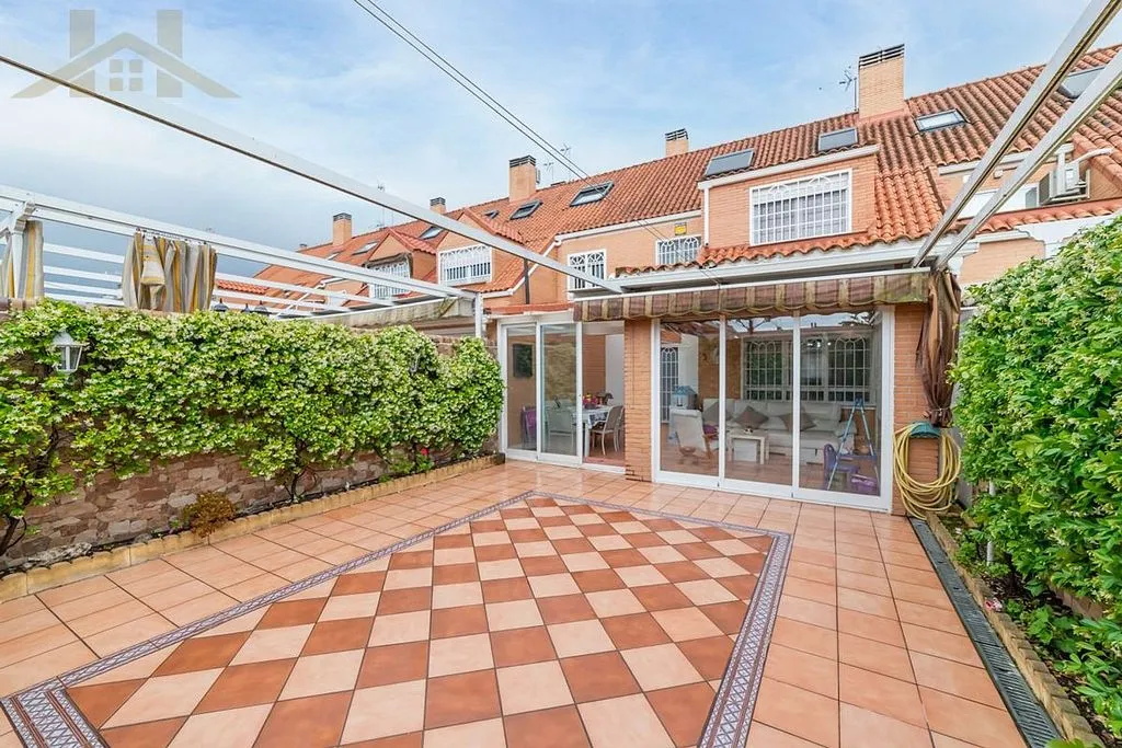 Terrass - Terraced House with Pool in El Leguario