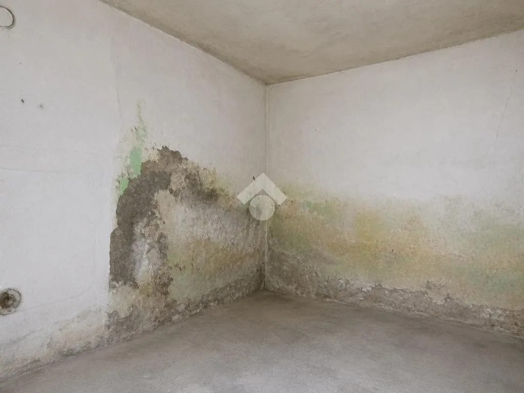 Rooms - Rustic Property for Renovation in Garbagnate Monastero