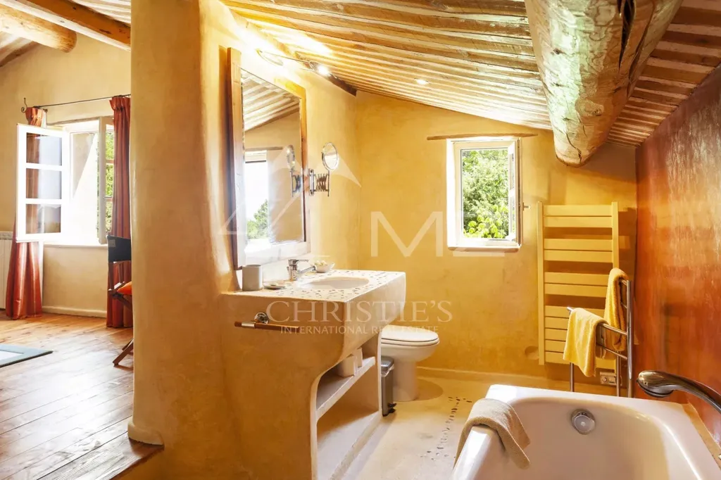 Salles de bain - Mas du 19ème Siècle avec Vue Panoramique à Callas