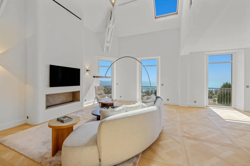 Elutuba - Duplex with Panoramic Sea View in Cannes