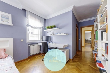 Bureau - Chalet with Pool in Mirasierra