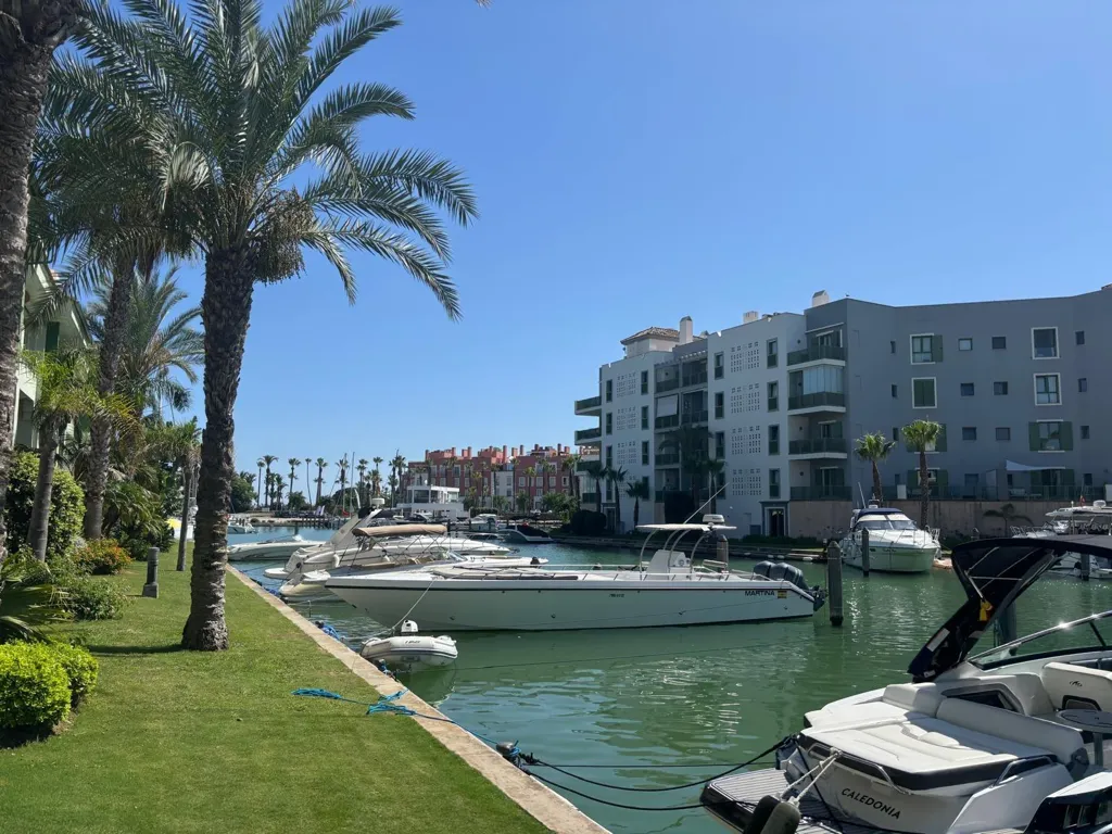 Jardin - Marina-View Apartment with Garage in Sotogrande
