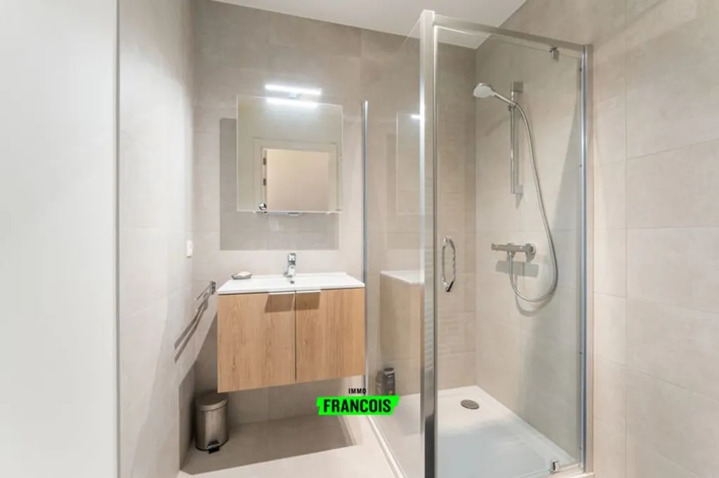 Salles de bain - Appartement Moderne avec Vue Panoramique à Mariakerke
