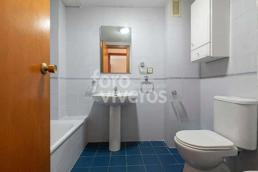 Bathrooms - Apartment with Balcony and Lift in La Carrasca