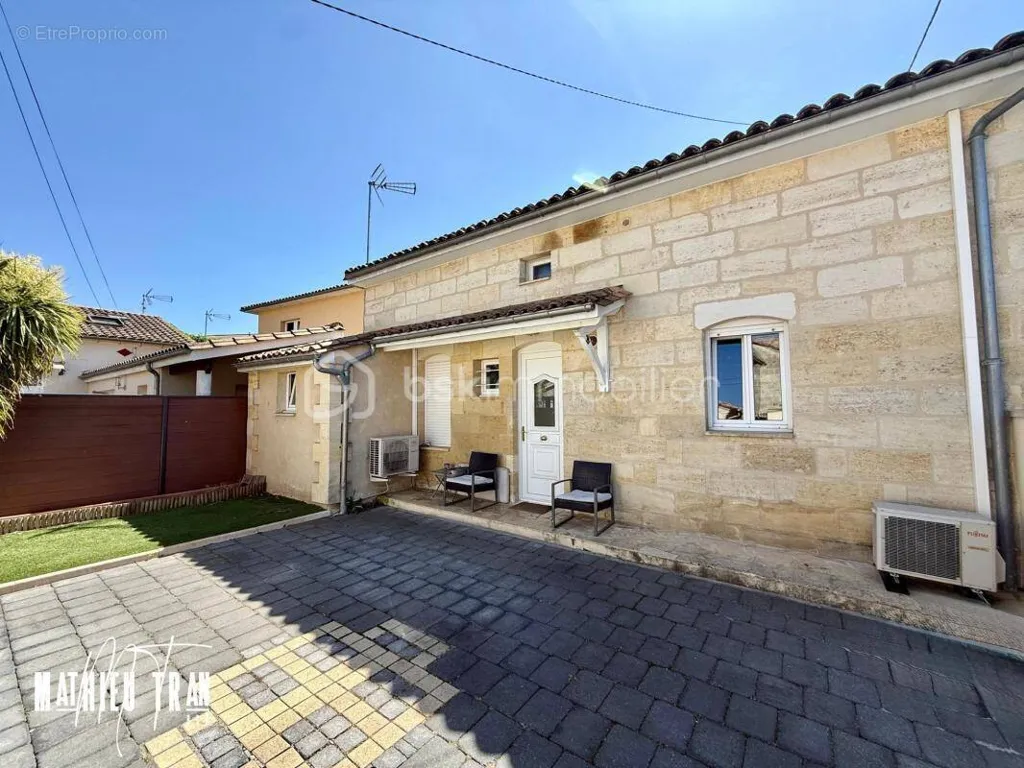 Extérieur - Maison de Ville avec Balcon et Parking à Proximité