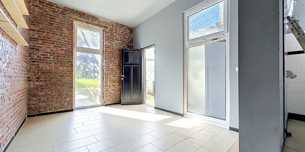 Entrée - Loft à Rénover avec Jardin à Schaerbeek