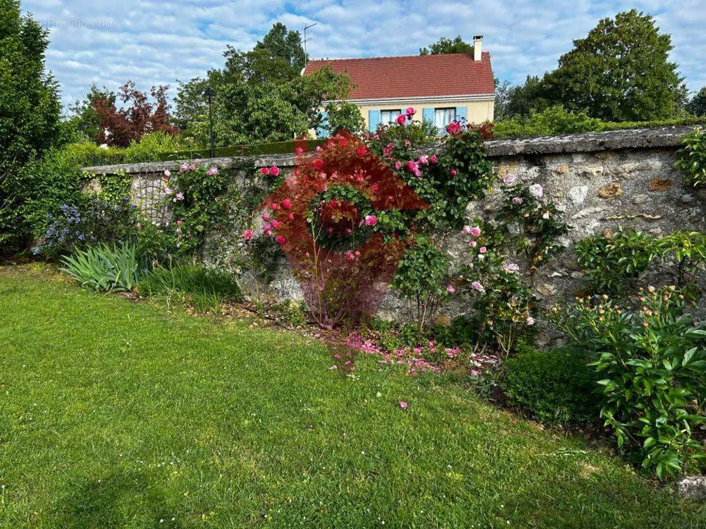 Aed - Rustic House with Garden in Crespières