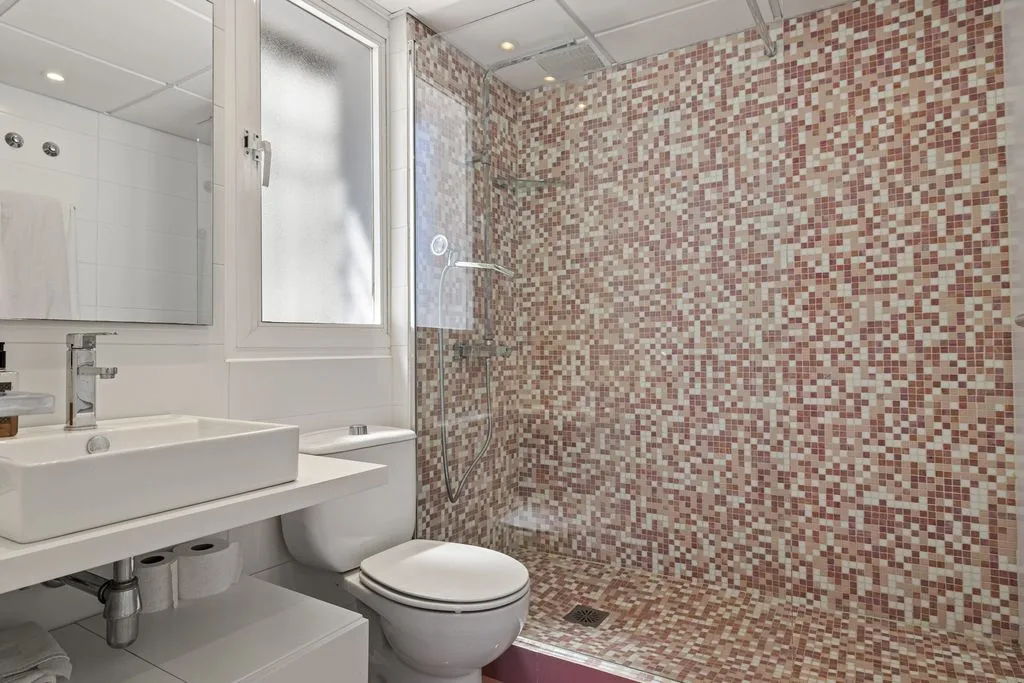Bathrooms - Luxury Townhouse with Pool in Marbella