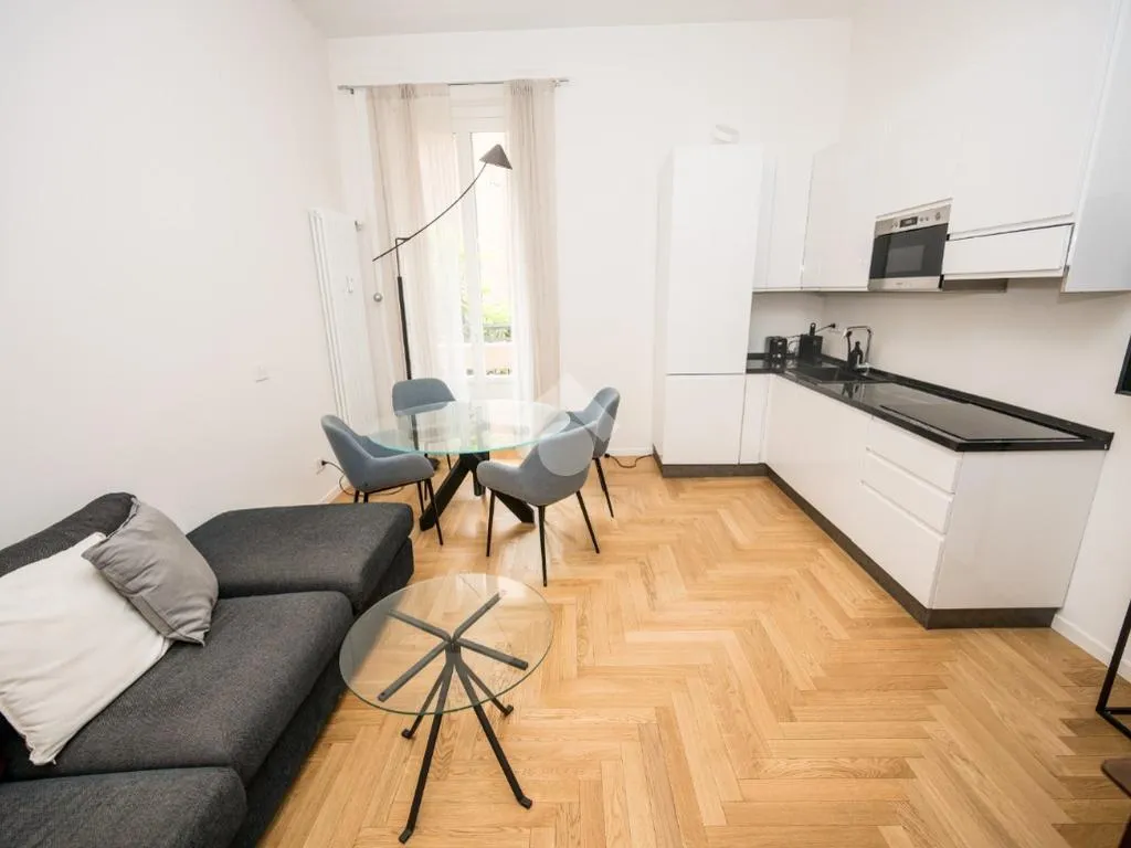 Elutuba - Elegant Trilocale with Balcony in Milan