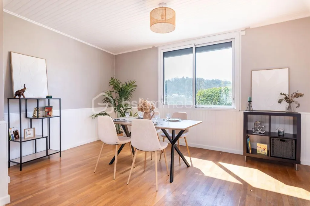 Dining Room - Charming House with Garden in Dagneux