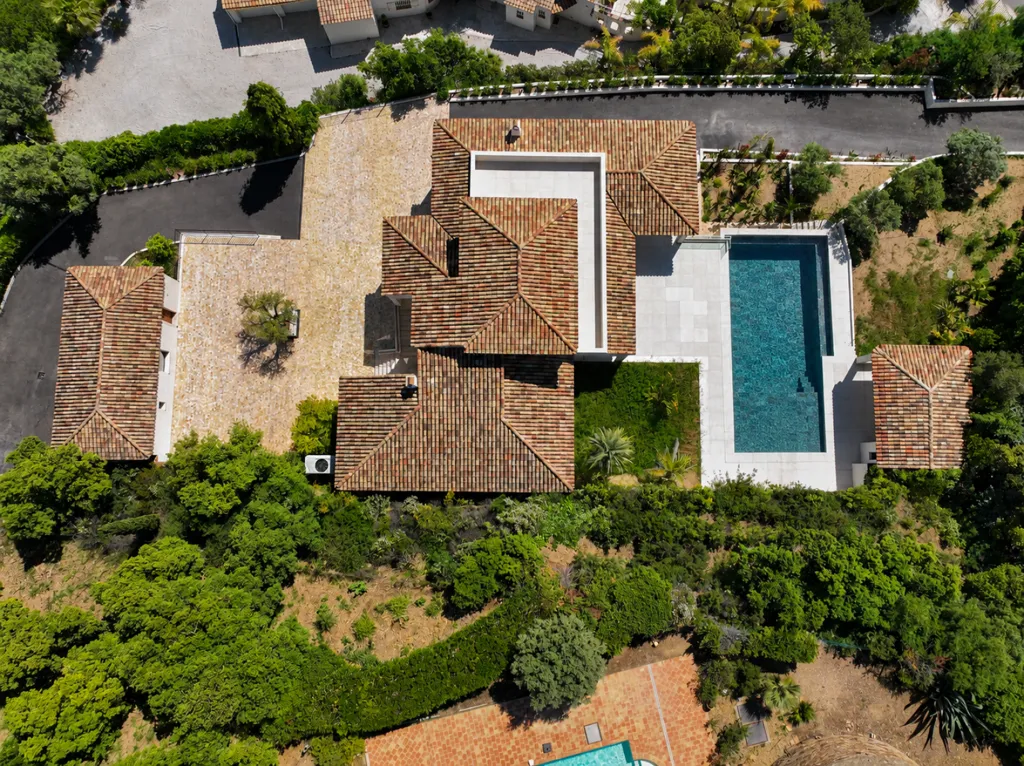 Vue aérienne - Villa Contemporaine avec Vue Panoramique sur la Mer à Sainte-Maxime