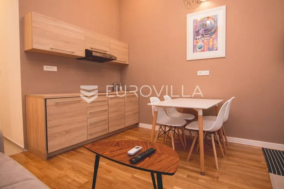 Salle à manger - Adapted Multi-Unit Apartment in Donji Grad